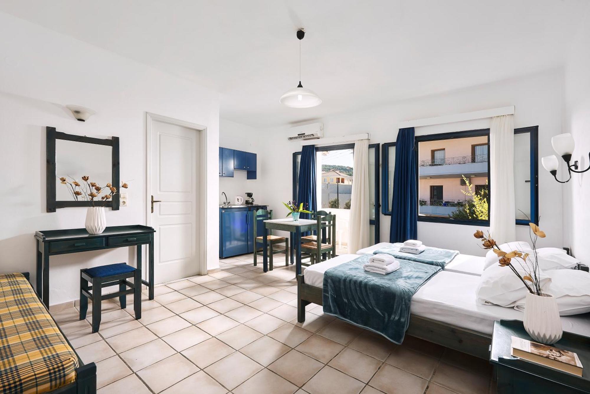 Eva Suites & Apartments Agia Marina Habitación foto