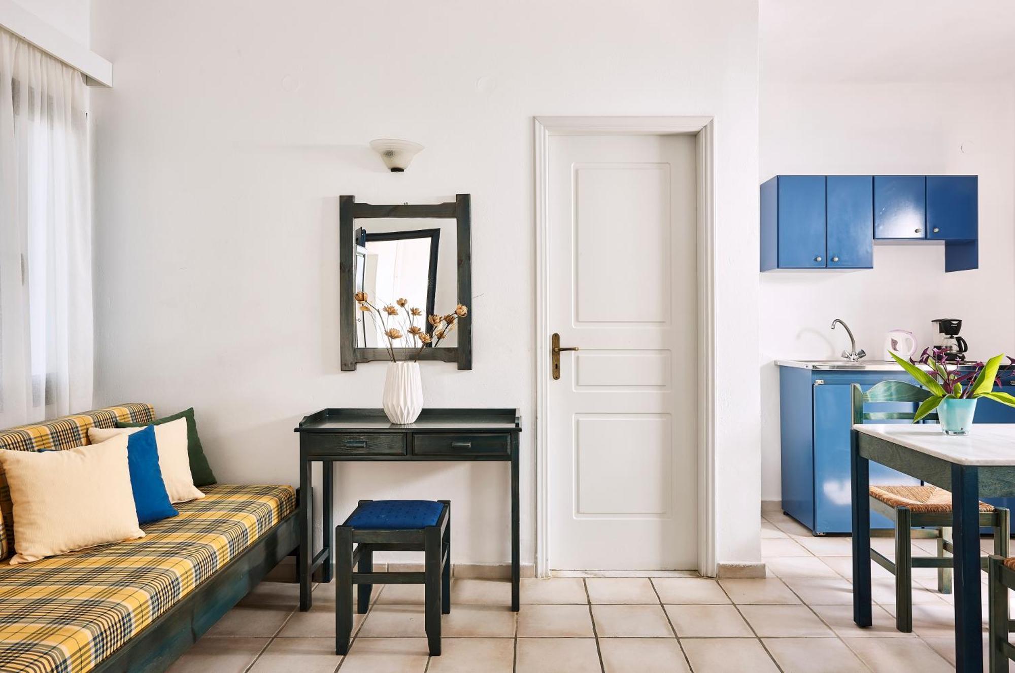 Eva Suites & Apartments Agia Marina Habitación foto