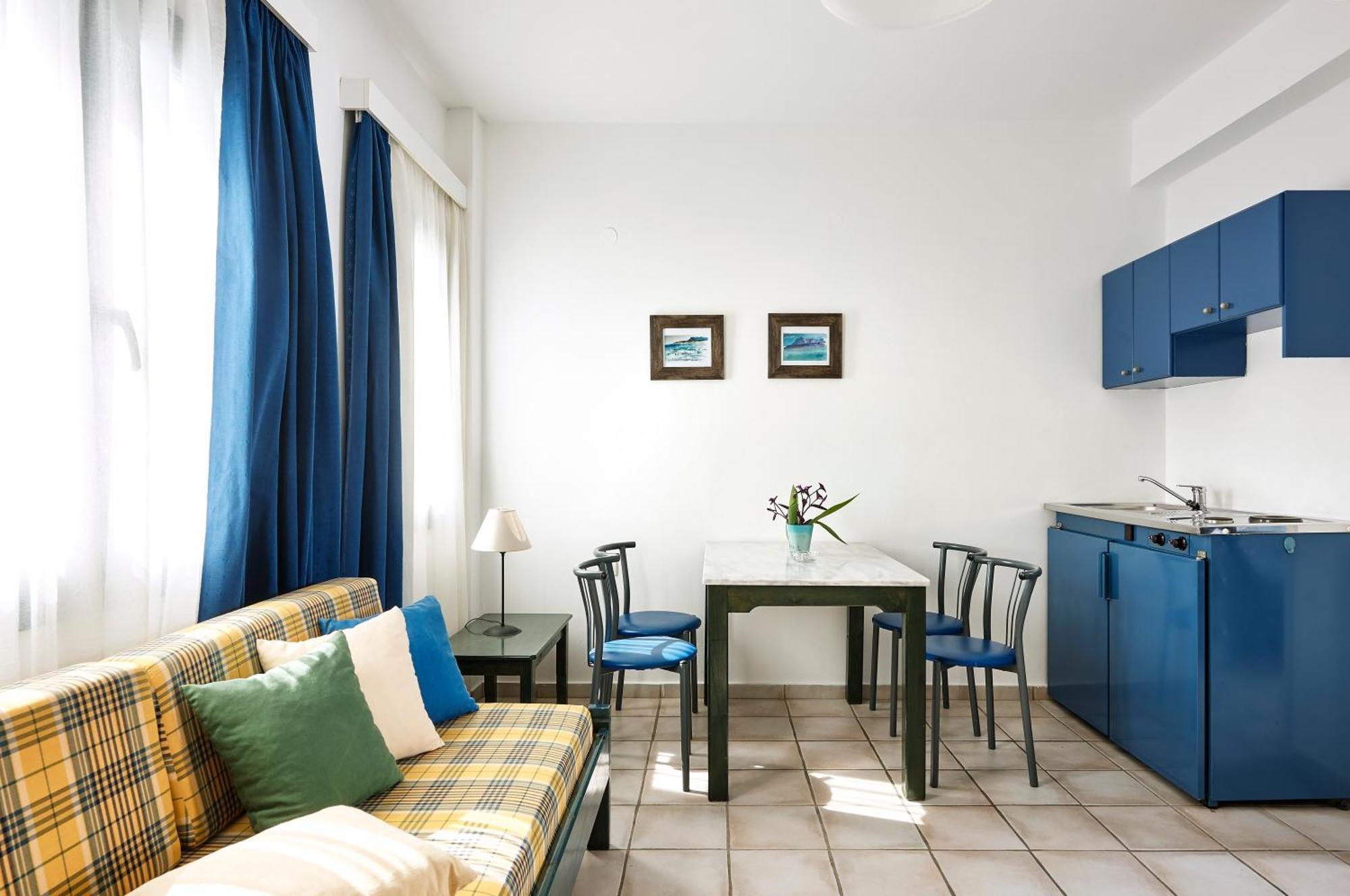 Eva Suites & Apartments Agia Marina Habitación foto
